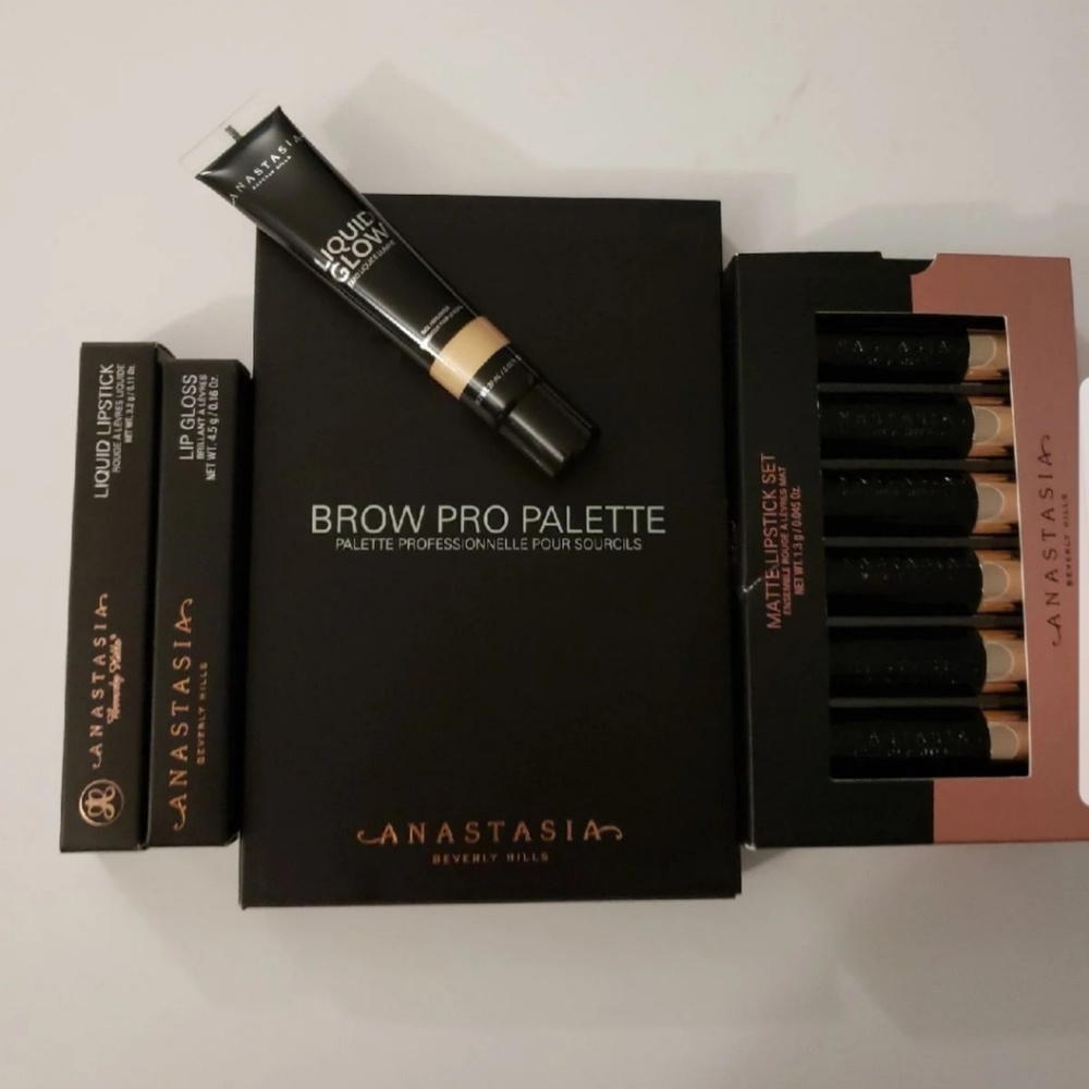 Anastasia Makeup Set.